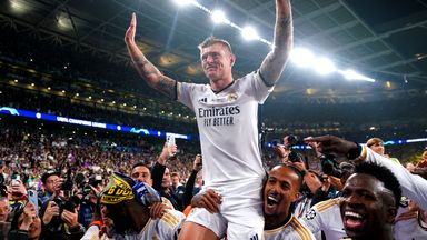 Toni Kroos merayakan kemenangan Real Madrid atas Borussia Dortmund pada final Liga Champions di Stadion Wembley.